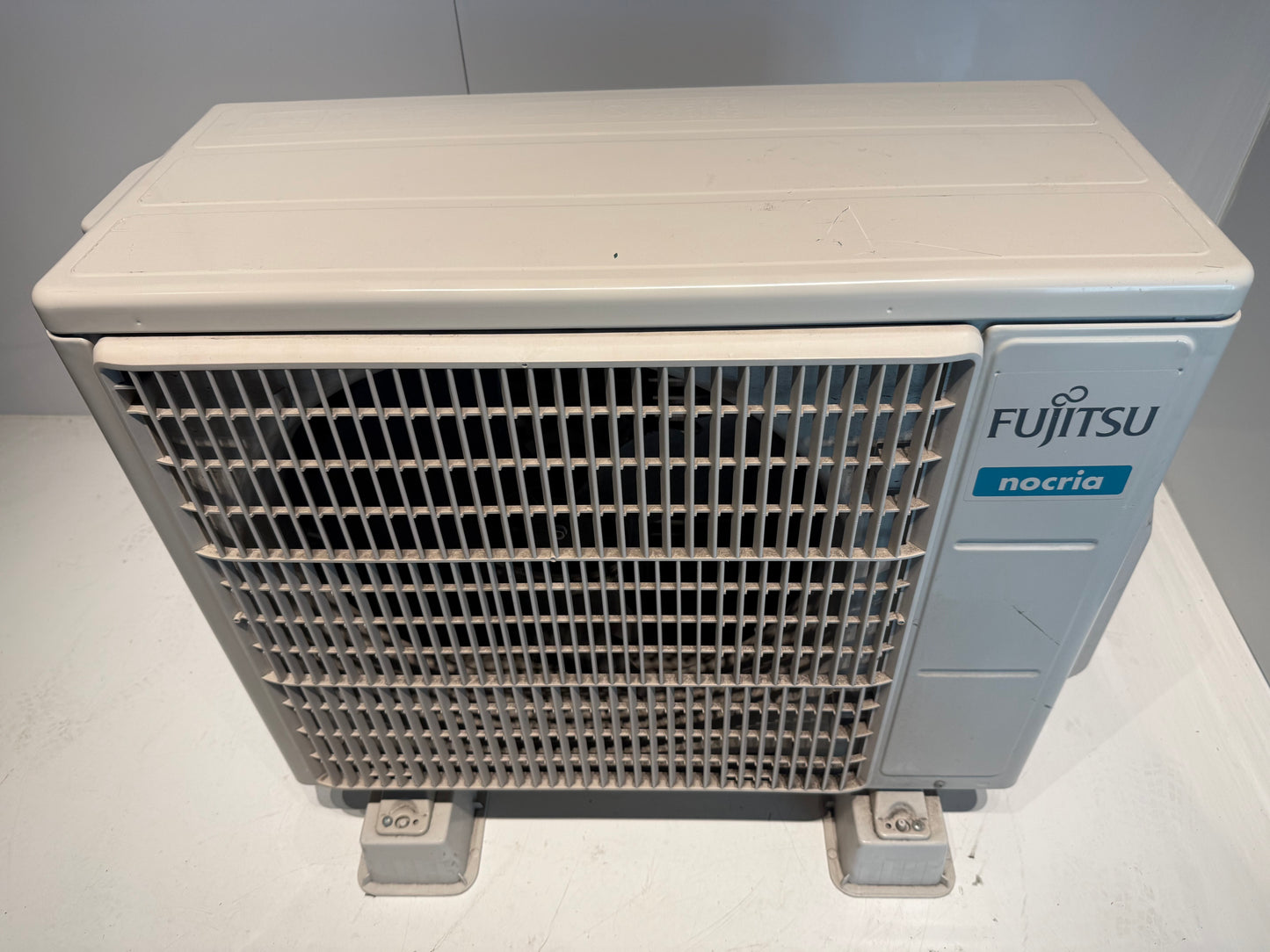 180　FUJITSU