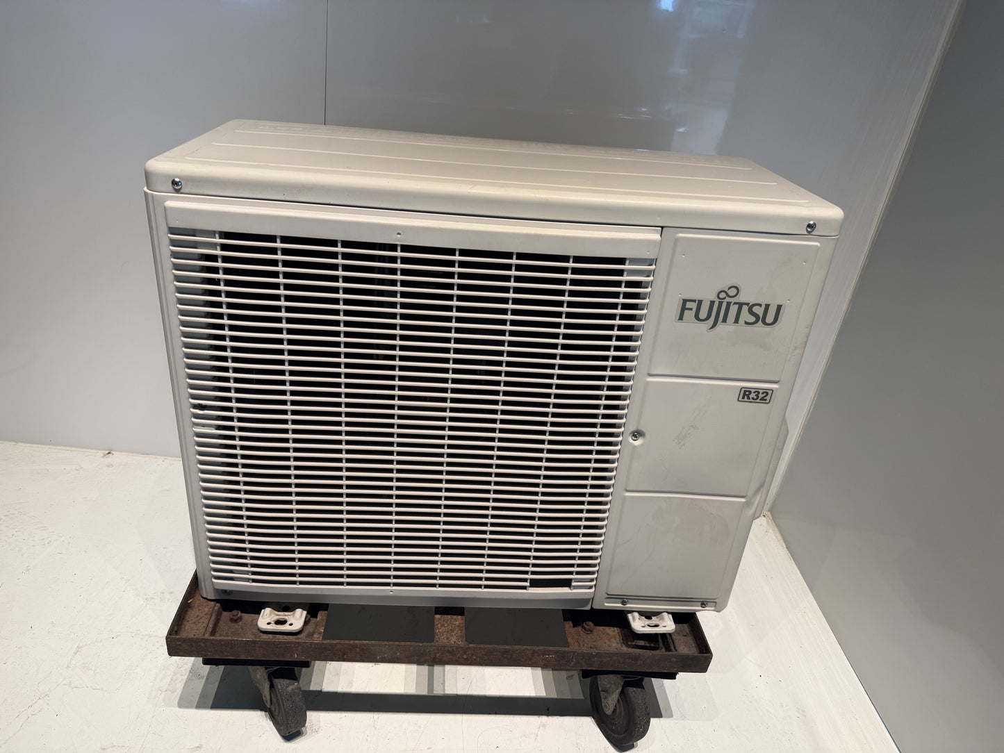205　FUJITSU