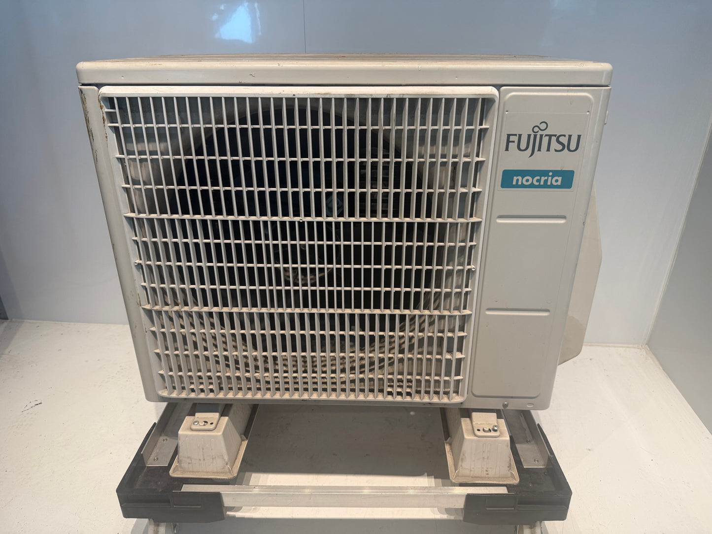 210　FUJITSU