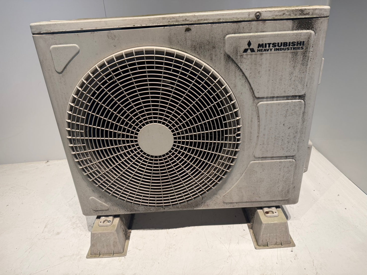 225　MITSUBISHI