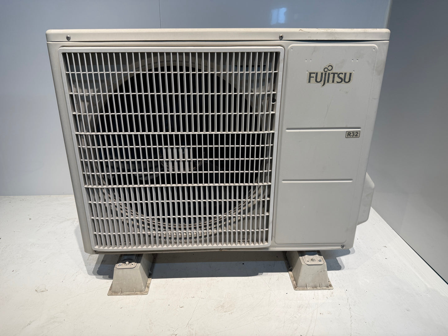 228　FUJITSU