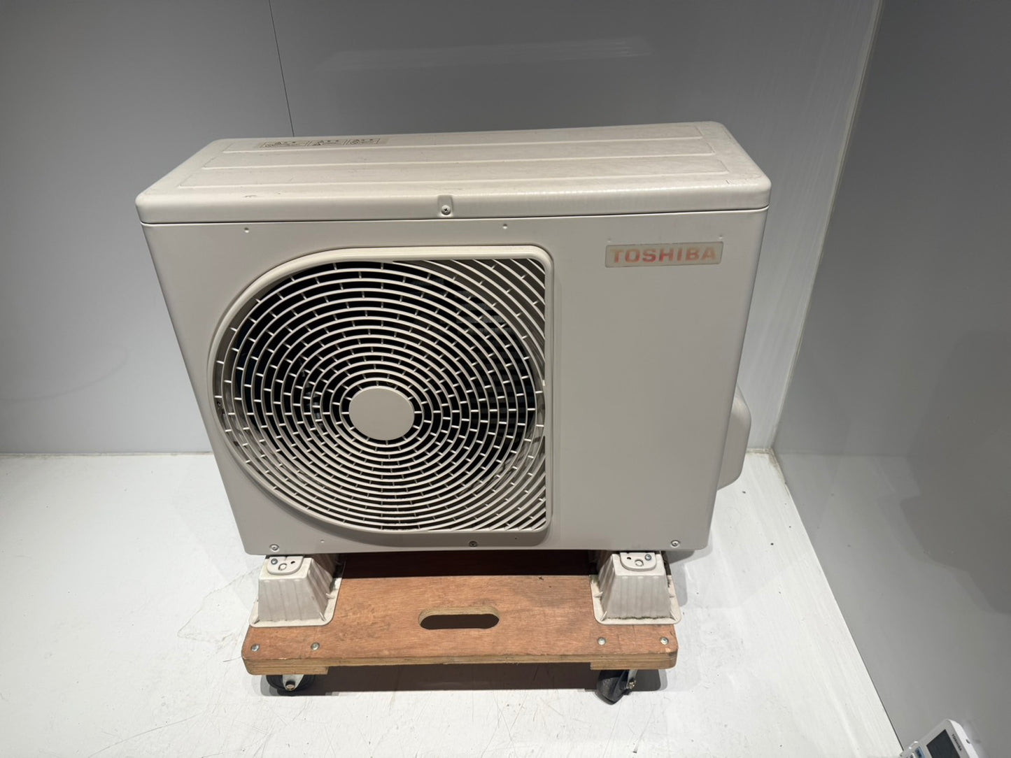 318　TOSHIBA　2022年製　6～8畳用