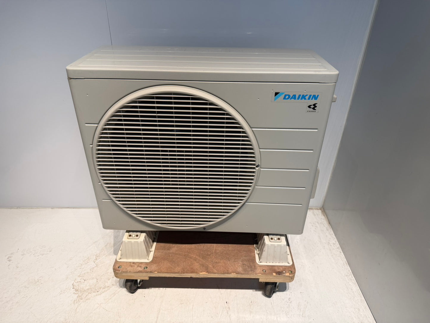 404　DAIKIＮ　2023年製　6～8畳用
