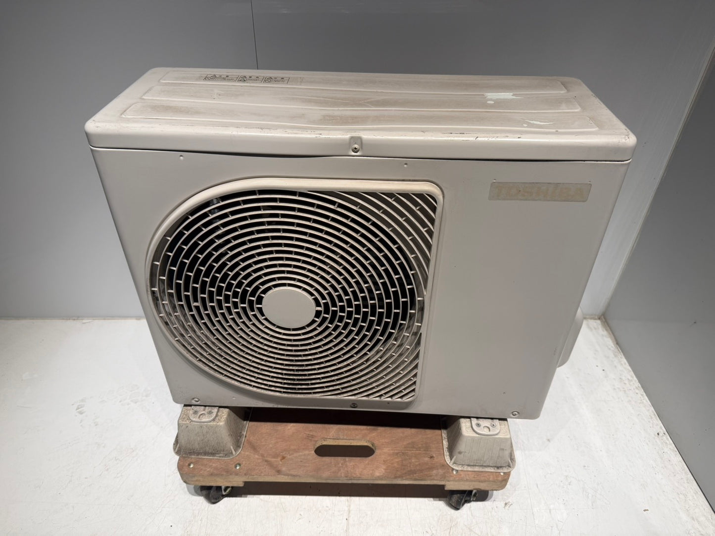 425　TOSHIBA　2019年製　6～8畳用
